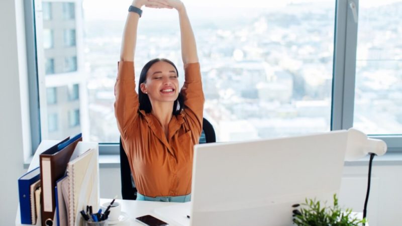Dorsalgia: 4 dicas para evitar o desconforto na coluna no ambiente de trabalho