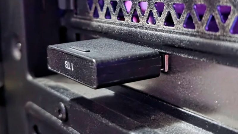 Gamer mostra que é possível usar o cartão de expansão de armazenamento do Xbox no PC