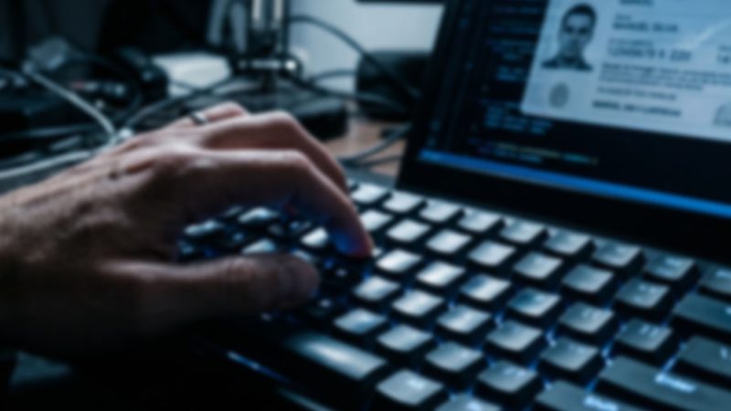 “Precisamos saber quem você é”, ministro grego que quer acabar com o anonimato na web