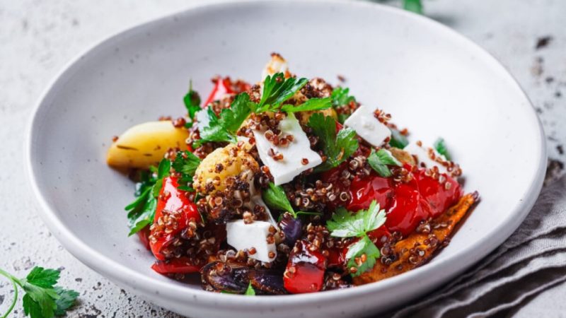 Salada morna: 5 receitas ricas em proteínas para o almoço