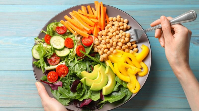 Saúde no prato: 5 cuidados com a alimentação para a prevenção de doenças