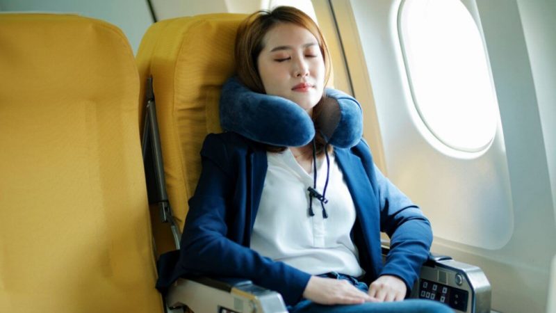 Vai viajar no feriado? Veja 7 dicas para proteger a coluna e evitar dores