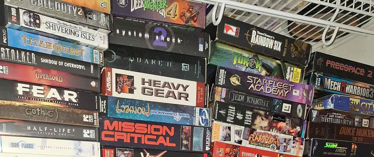 Filho foi ajudar o pai a arrumar um quarto cheio de tralha, e encontrou dezenas de jogos clássicos: Diablo, Call of Duty 2, FEAR, e mais