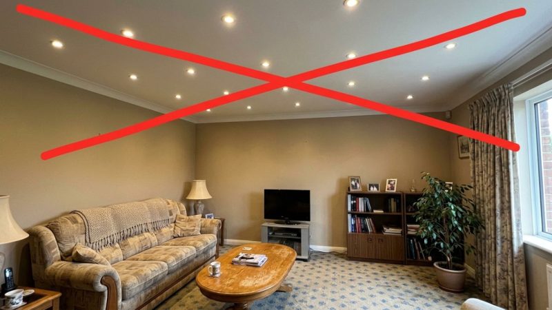 Adeus ao teto de gesso com dezenas de spots fortes: a nova tendência é mais elegante e usa iluminação indireta nos perfis de LED
