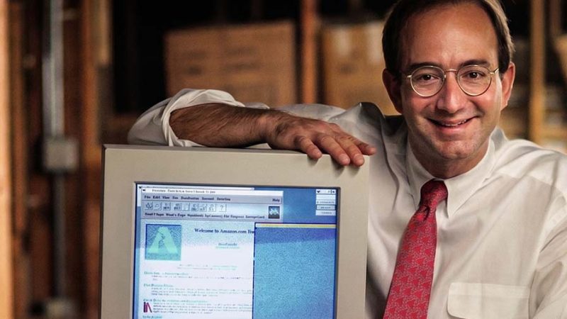 US$ 243 mil: Pais de Jeff Bezos apostaram economia da família em 1995 para ajudar fundar a Amazon