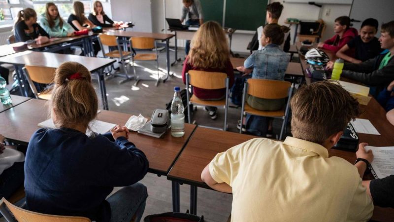 “o mais importante na escola é que nossas crianças aprendam a ler, escrever e fazer contas”