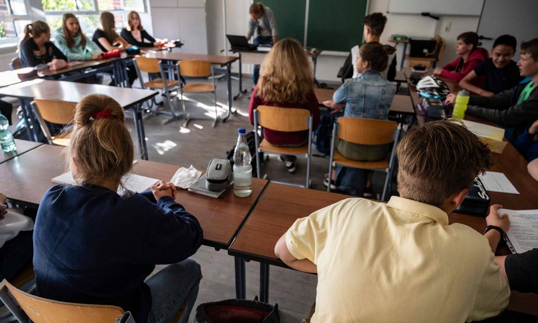 “o mais importante na escola é que nossas crianças aprendam a ler, escrever e fazer contas”